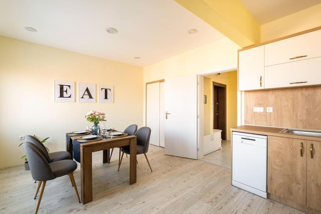 New Central Located Peaceful 1Bdr Self Check-In 소피아 외부 사진
