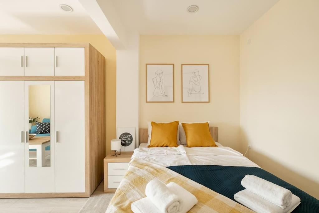 New Central Located Peaceful 1Bdr Self Check-In 소피아 외부 사진